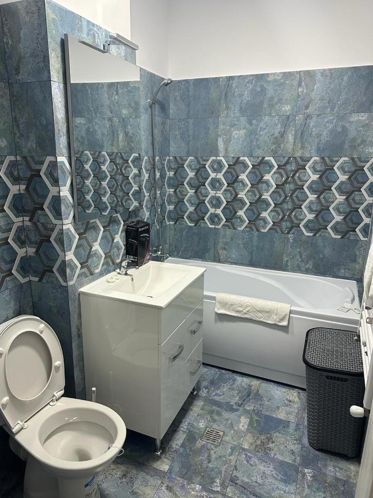 In Apartament Bucureşti